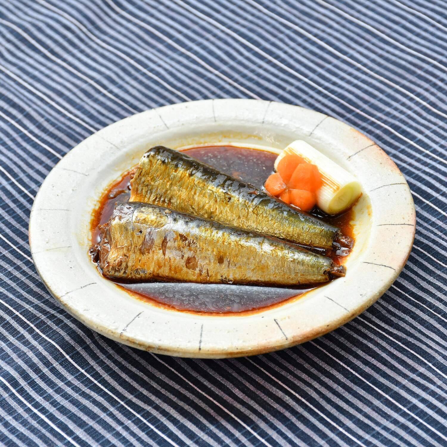 骨までやわらか 「さんま」と「いわし」の ふっくら旨煮