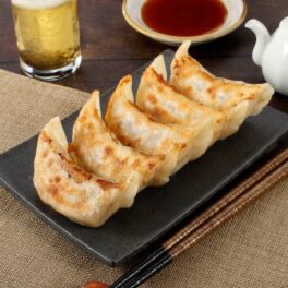 ＜東京＞ “肉汁餃子の ダンダダン”の こだわり餃子