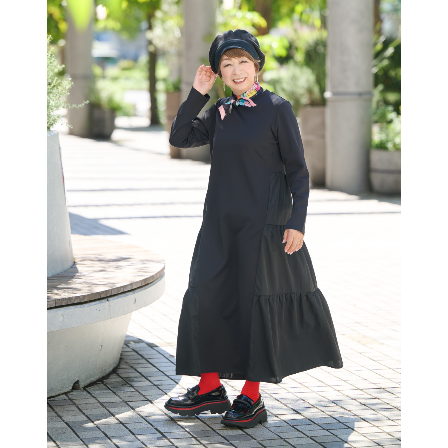 ウノ・ウノ・ドゥーエ 艶やかポンチ×タフタ ギャザーティアード ワンピース